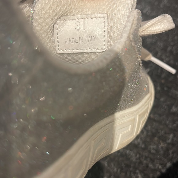 💯 Authentic Versace Girls sneakers Has been stolen by breaking in - Picture 5 of 6